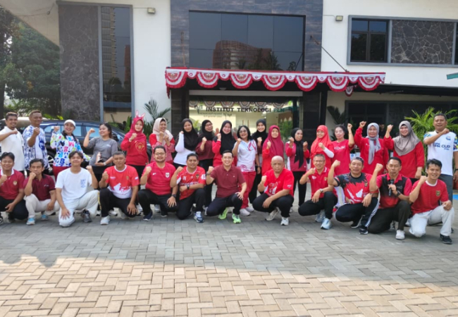 KEMERIAHAN PERLOMBAAN 17 AGUSTUS DI KANTOR PUSAT